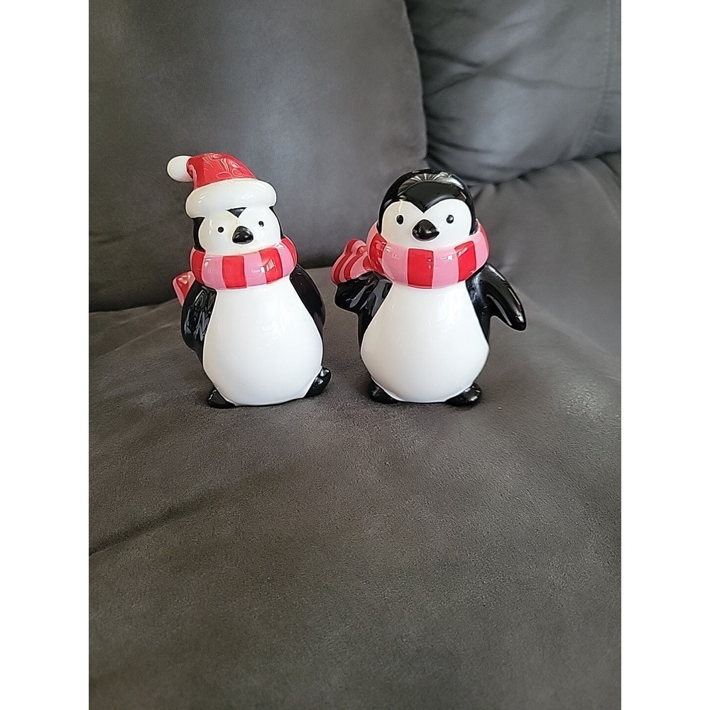 Target Home Sleddin Hill Christmas Holiday Penguins Salt Pepper Shaker Set